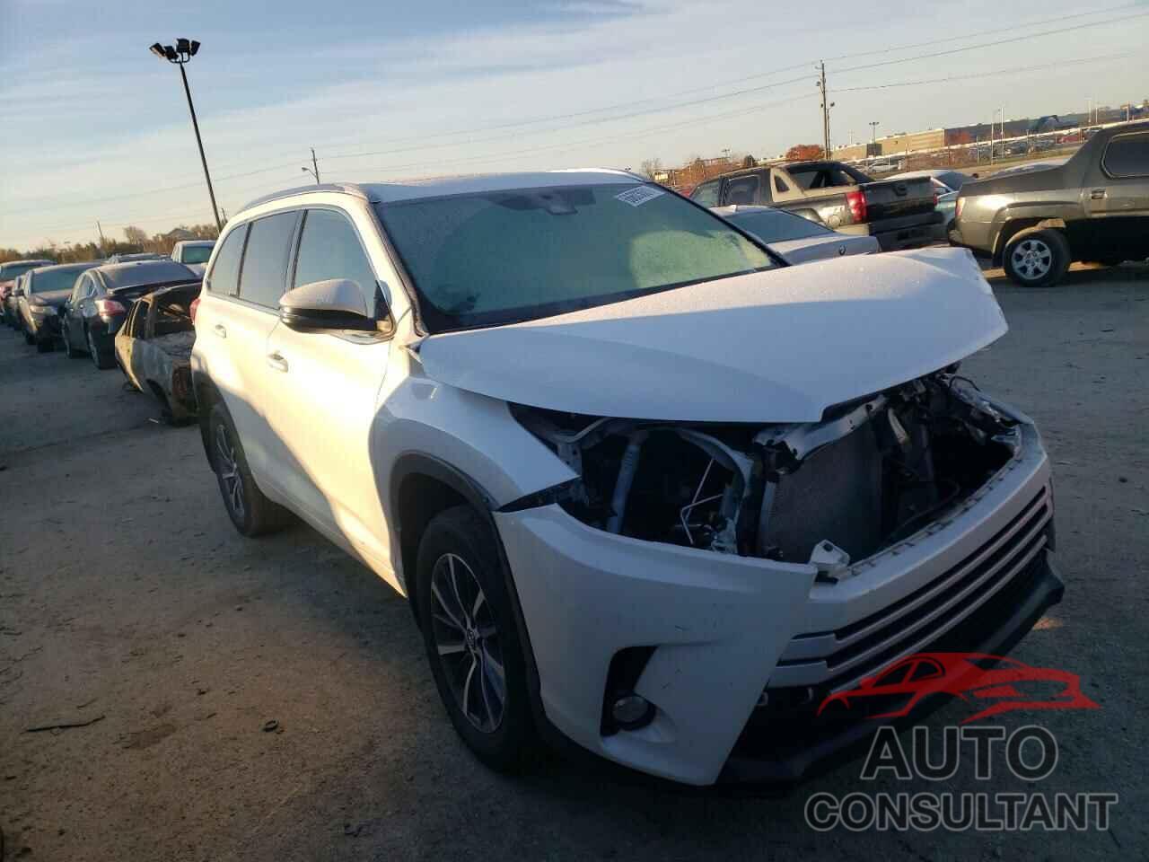 TOYOTA HIGHLANDER 2018 - 5TDJZRFHXJS824579