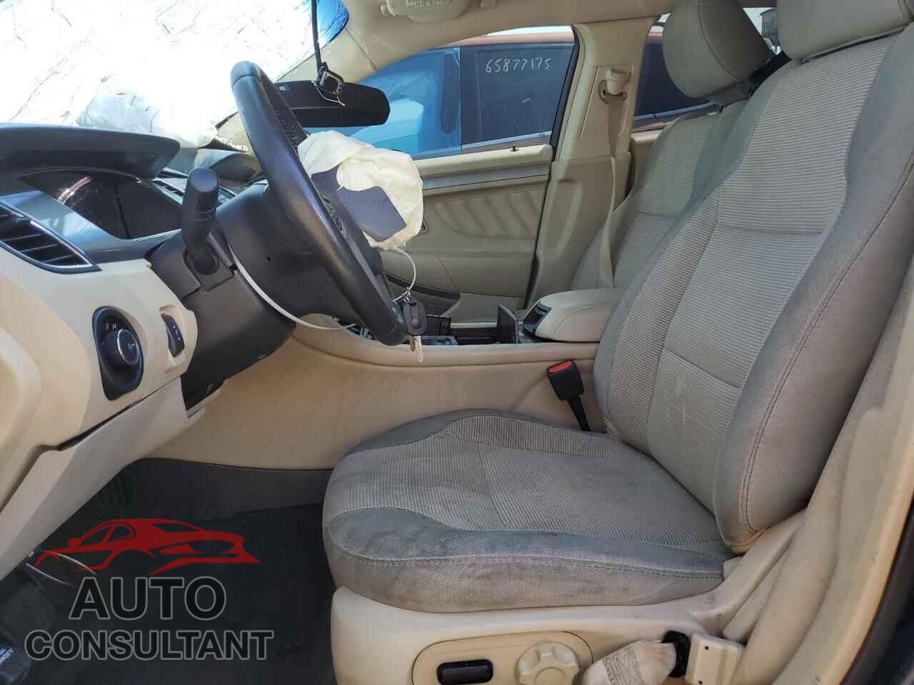 FORD TAURUS 2017 - 1FAHP2E82HG103647