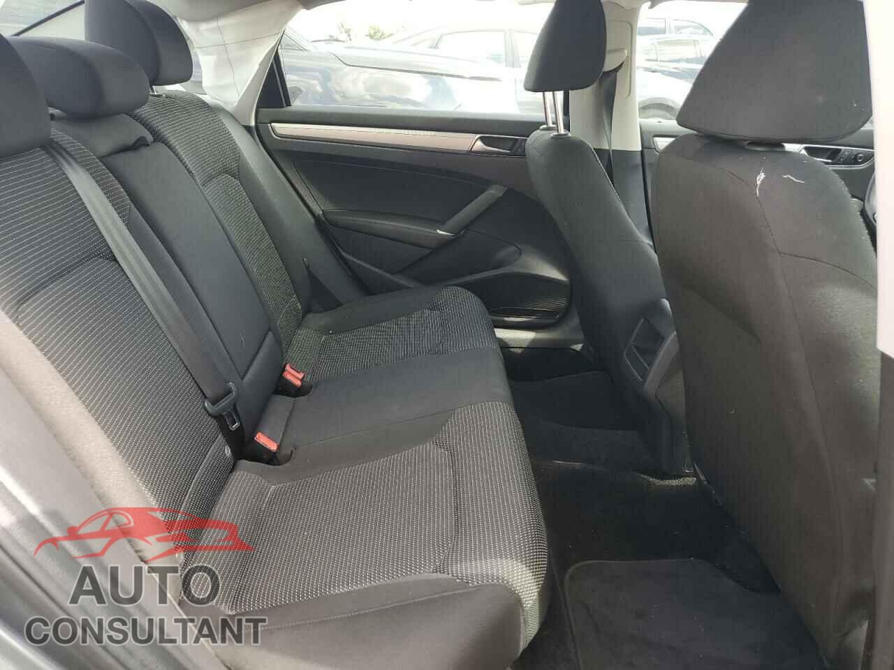 VOLKSWAGEN PASSAT 2017 - 1VWAT7A33HC018951