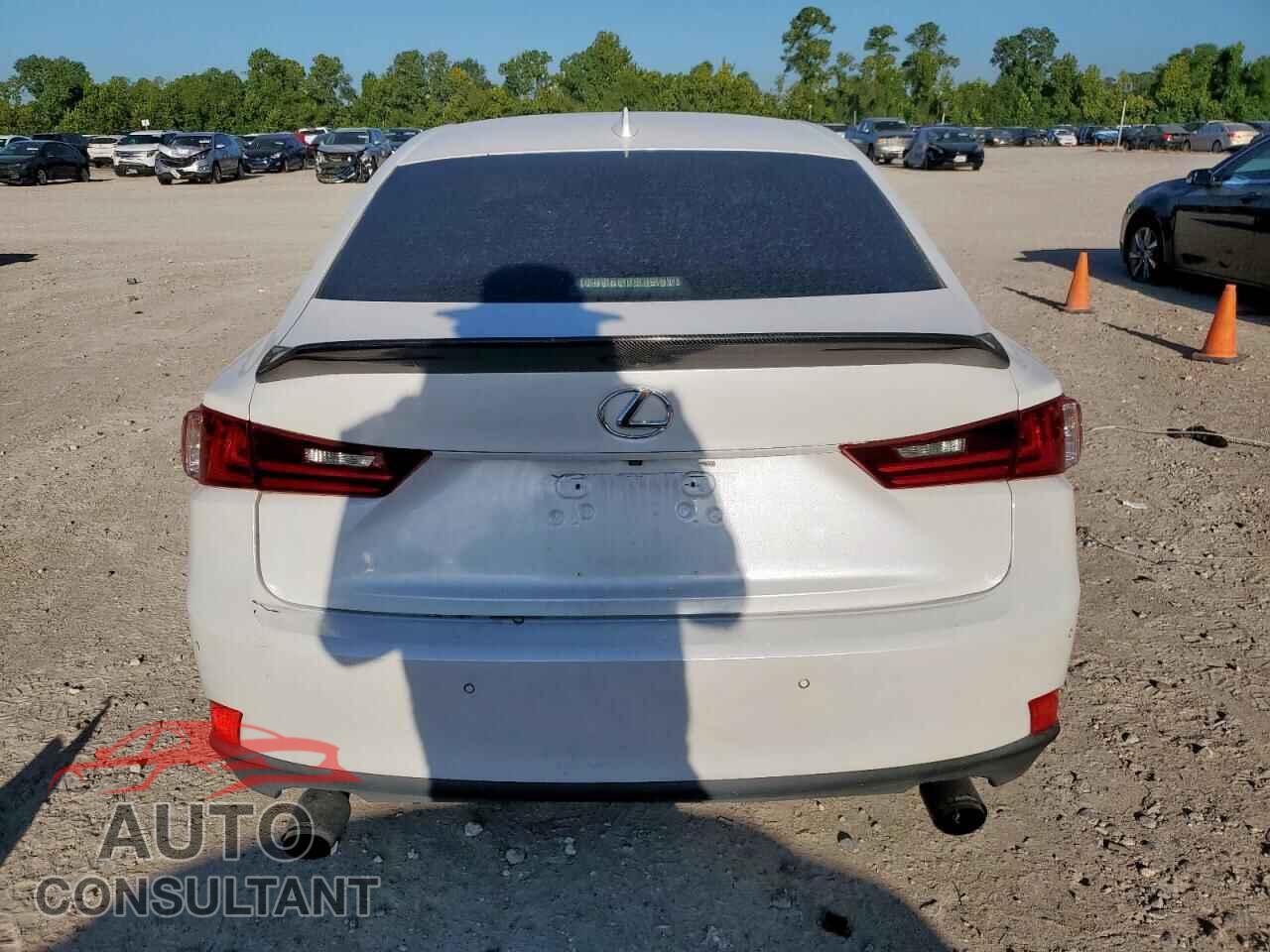 LEXUS IS 2014 - JTHBE1D25E5014352