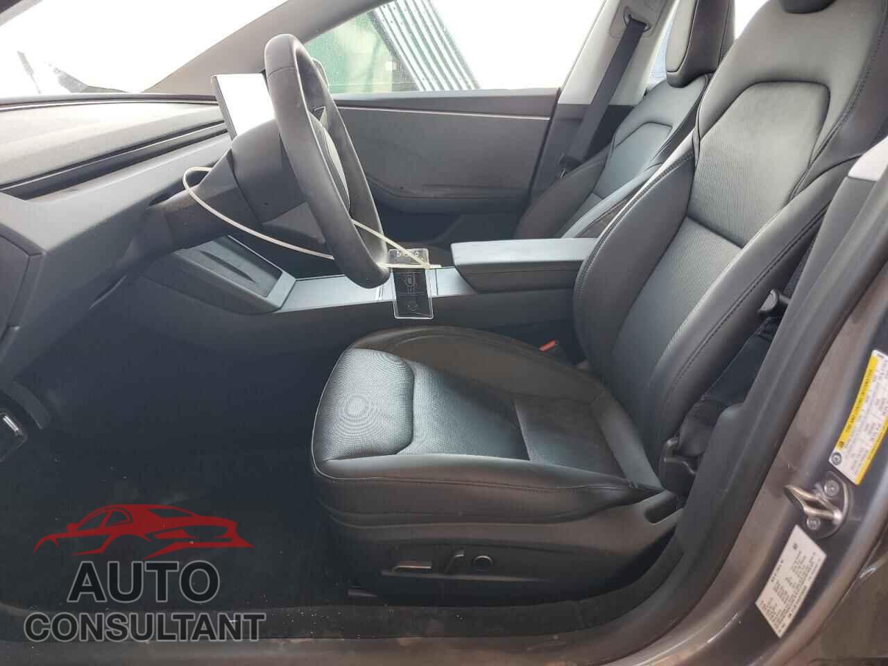 TESLA MODEL 3 2025 - 5YJ3E1EA5SF892899
