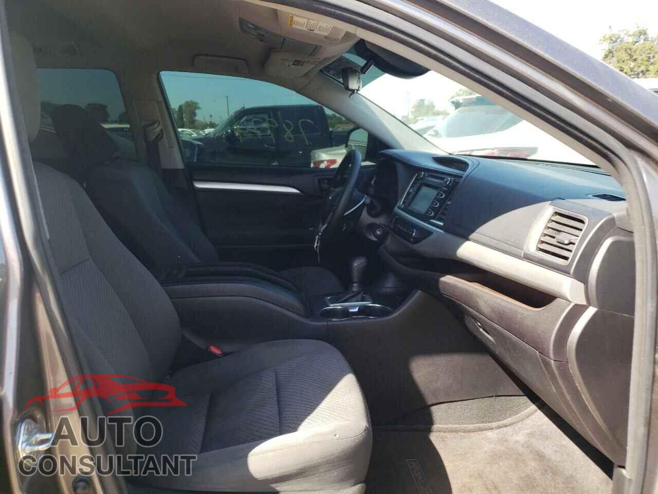 TOYOTA HIGHLANDER 2018 - 5TDZZRFH4JS245977