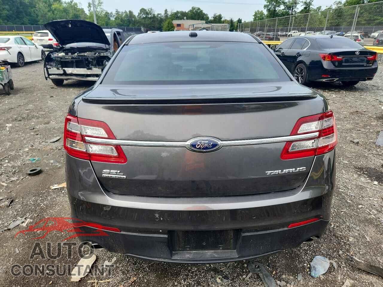 FORD TAURUS 2018 - 1FAHP2E82JG103153