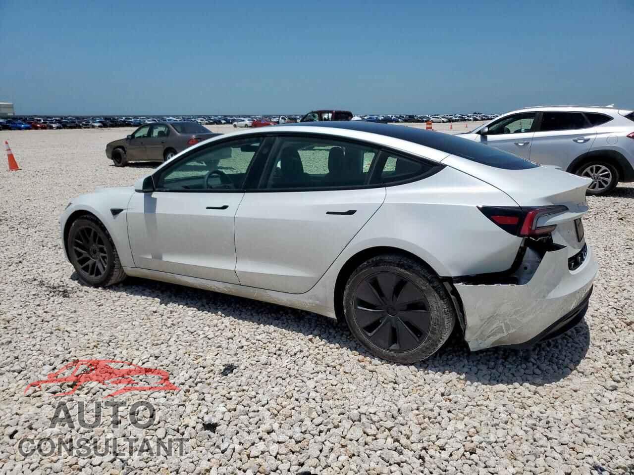 TESLA MODEL 3 2024 - 5YJ3E1EA3RF762677
