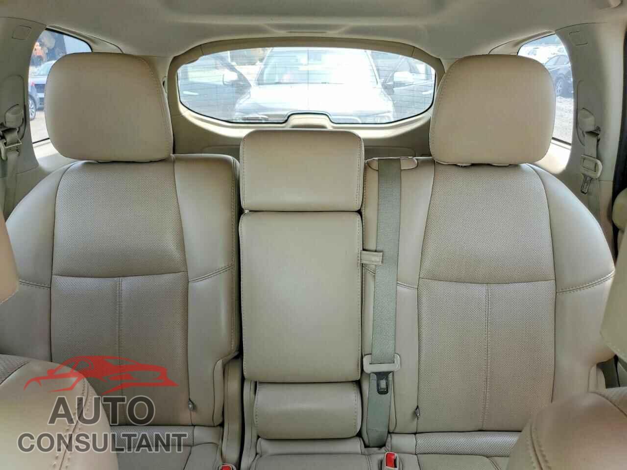 NISSAN PATHFINDER 2017 - 5N1DR2MM8HC692952