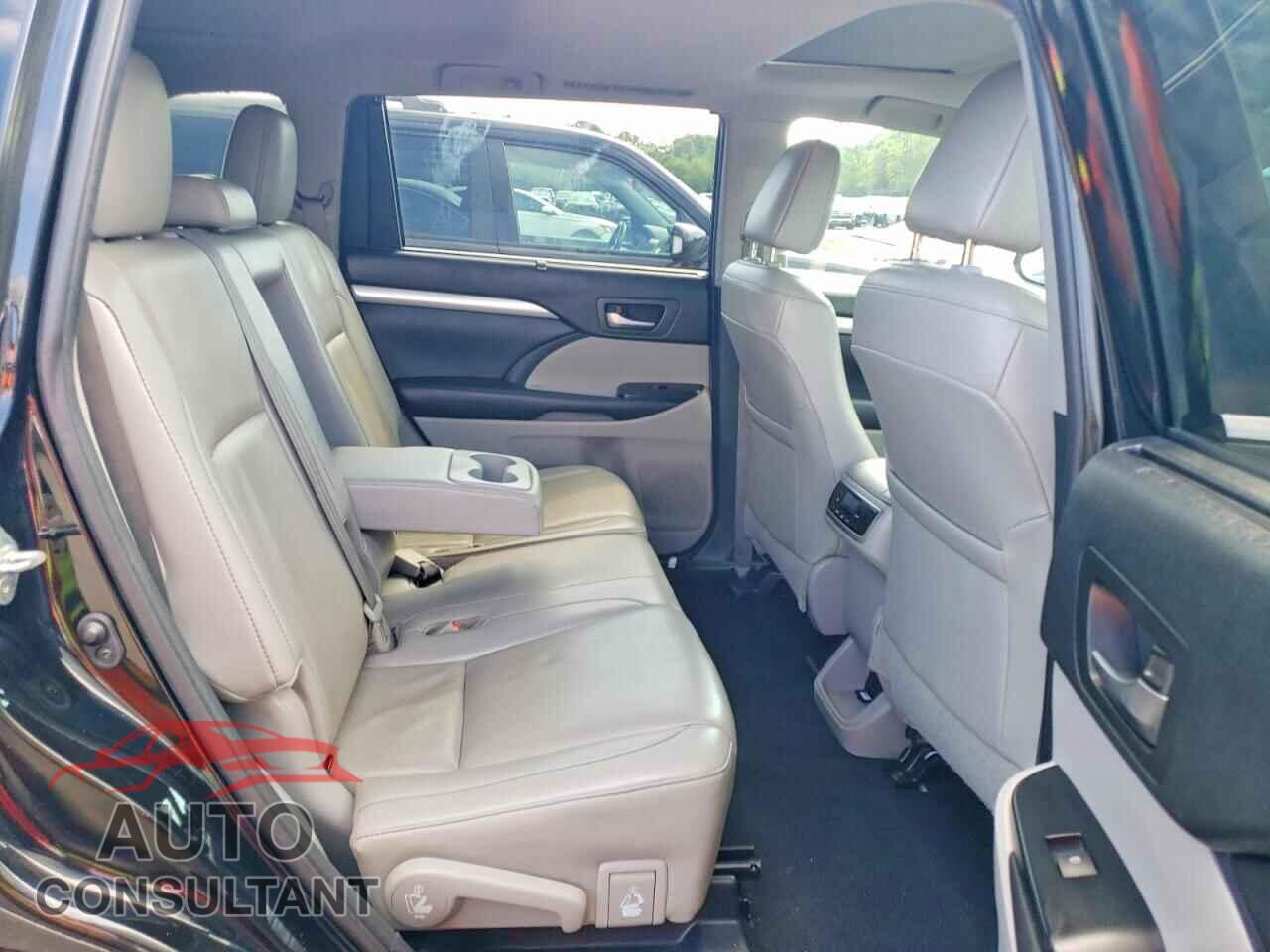 TOYOTA HIGHLANDER 2019 - 5TDJZRFH8KS588564