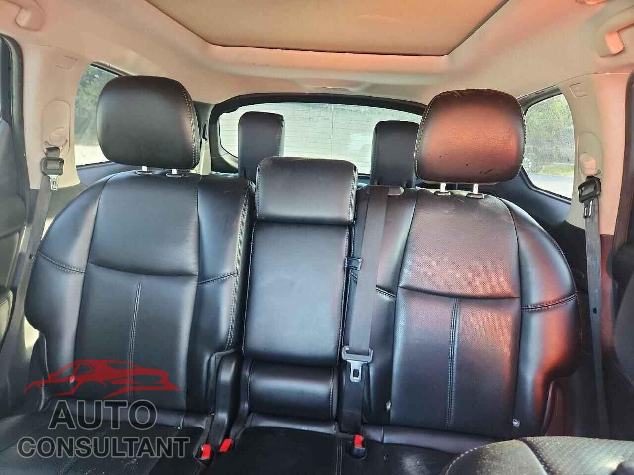 NISSAN PATHFINDER 2017 - 5N1DR2MM9HC672015