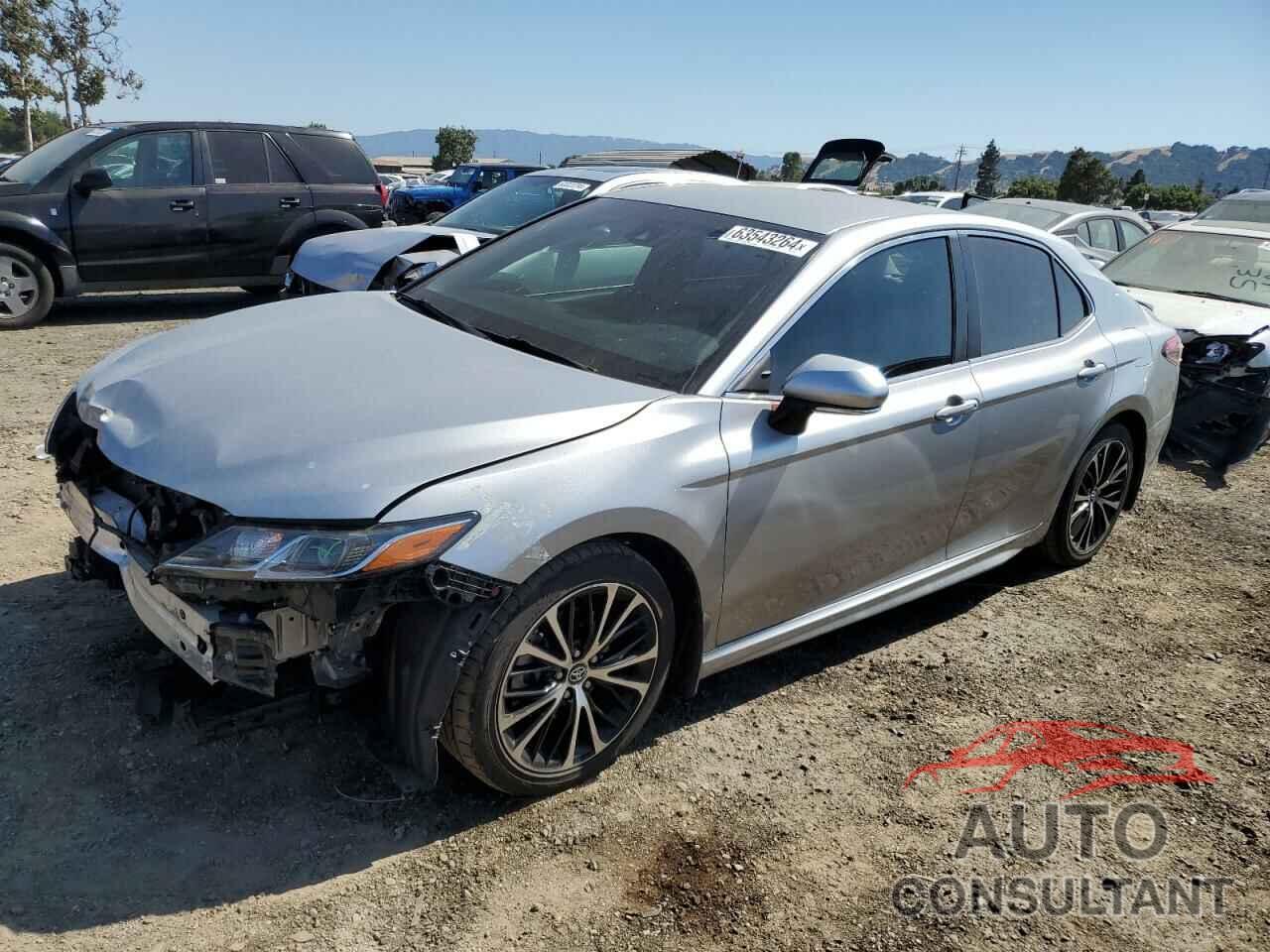 TOYOTA CAMRY 2018 - 4T1B11HK3JU624902
