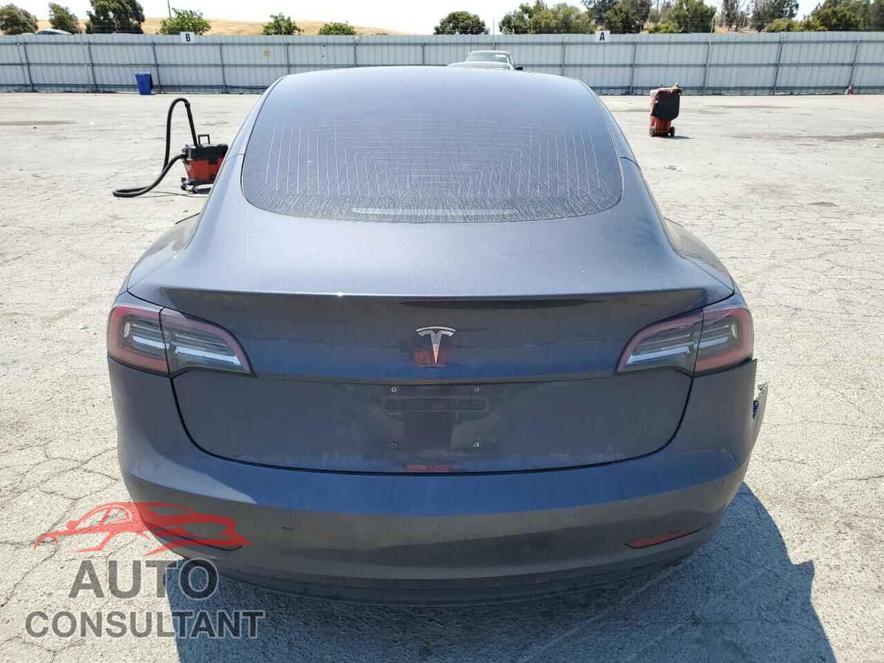 TESLA MODEL 3 2018 - 5YJ3E1EA1JF033887