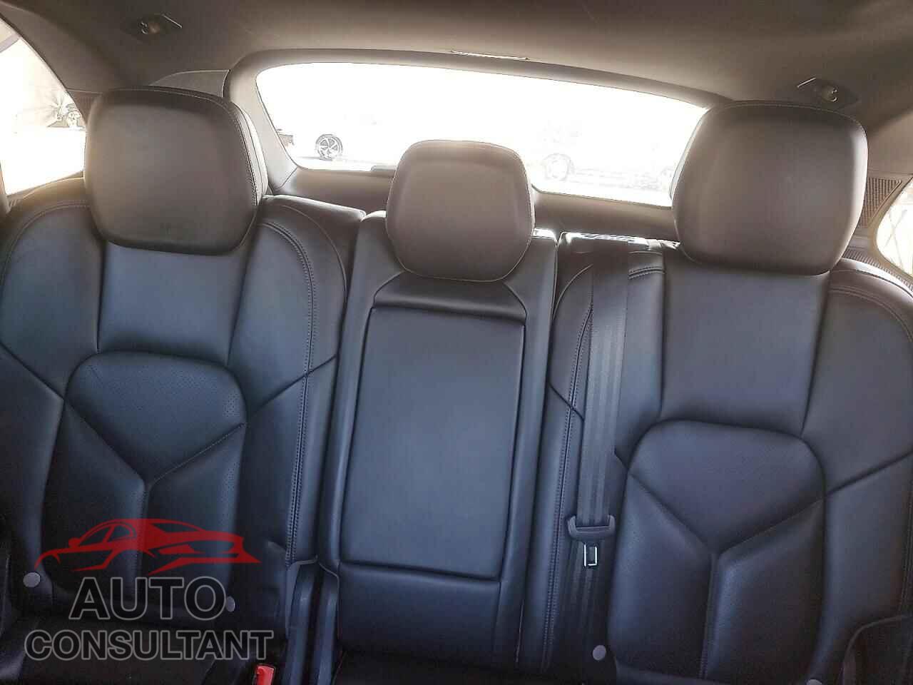 PORSCHE CAYENNE 2016 - WP1AA2A25GKA12140