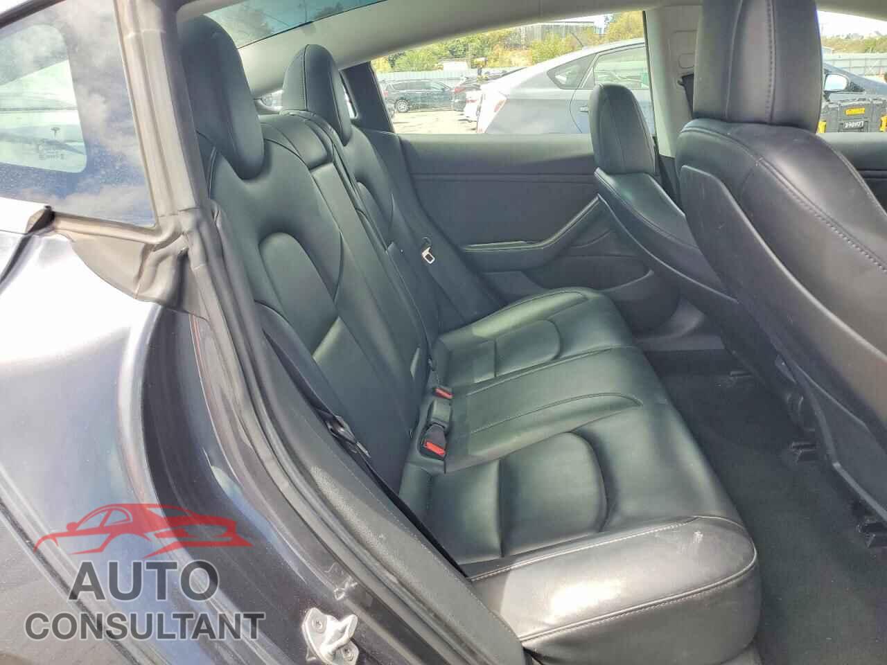 TESLA MODEL 3 2019 - 5YJ3E1EA0KF325502