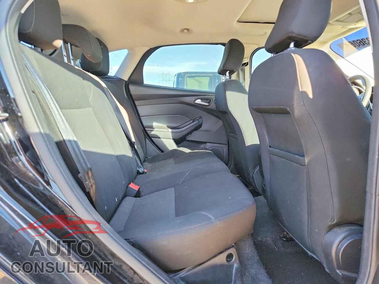 FORD FOCUS 2017 - 1FADP3M23HL219657