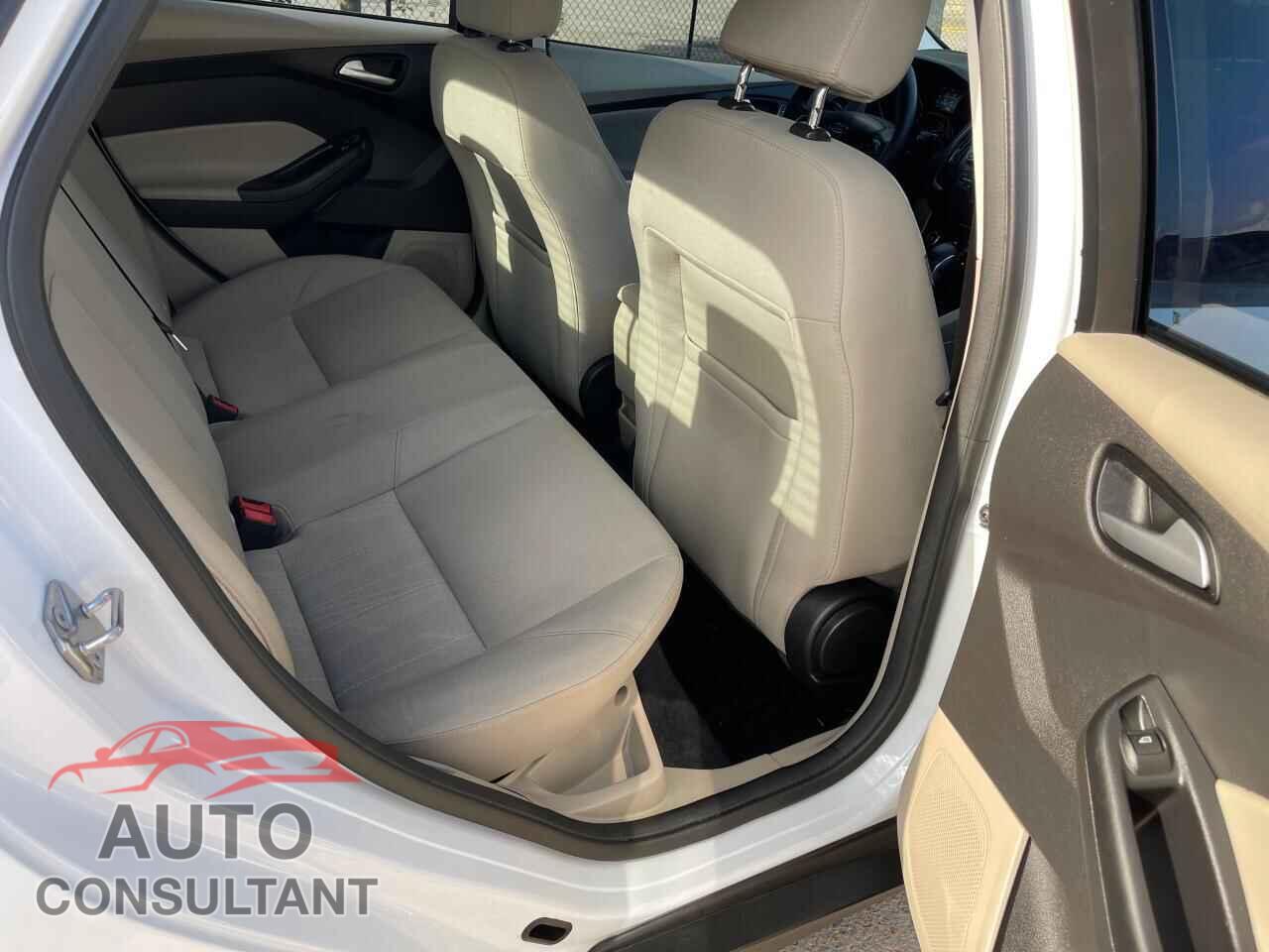 FORD FOCUS 2017 - 1FADP3F25HL276679