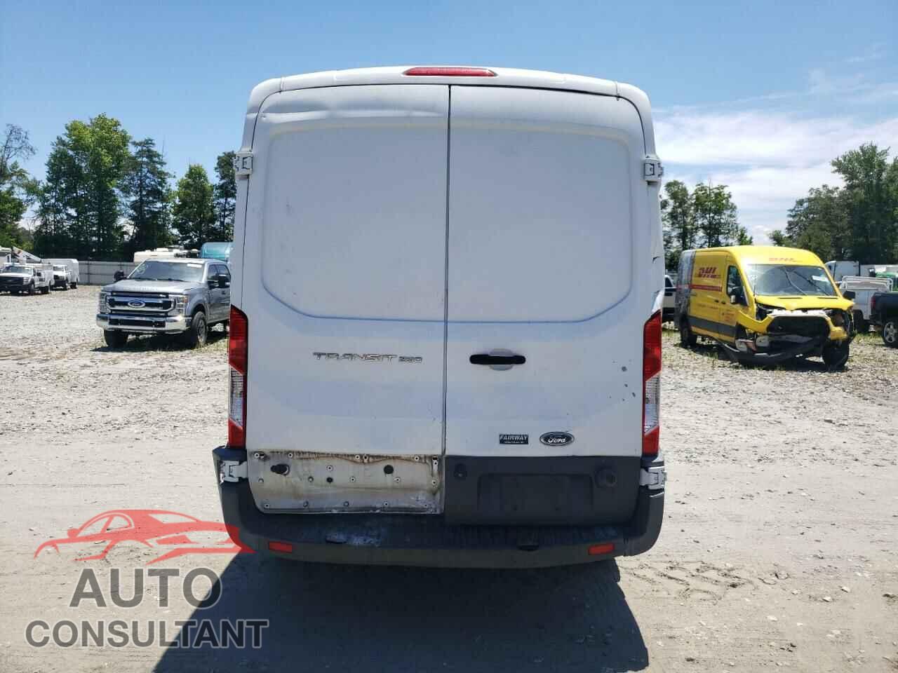 FORD TRANSIT 2017 - 1FTYR2CM4HKA48975