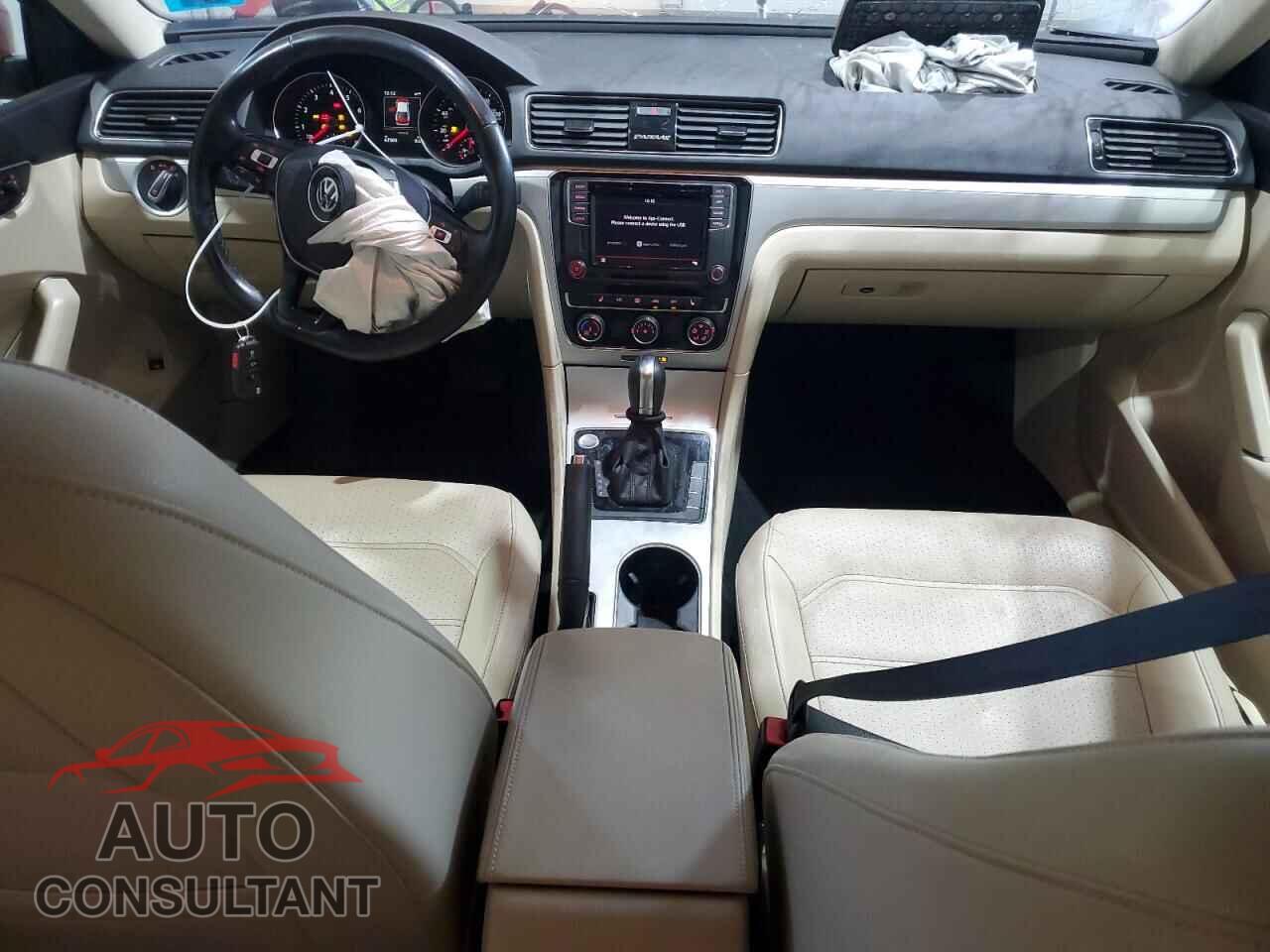 VOLKSWAGEN PASSAT 2019 - 1VWLA7A33KC007700