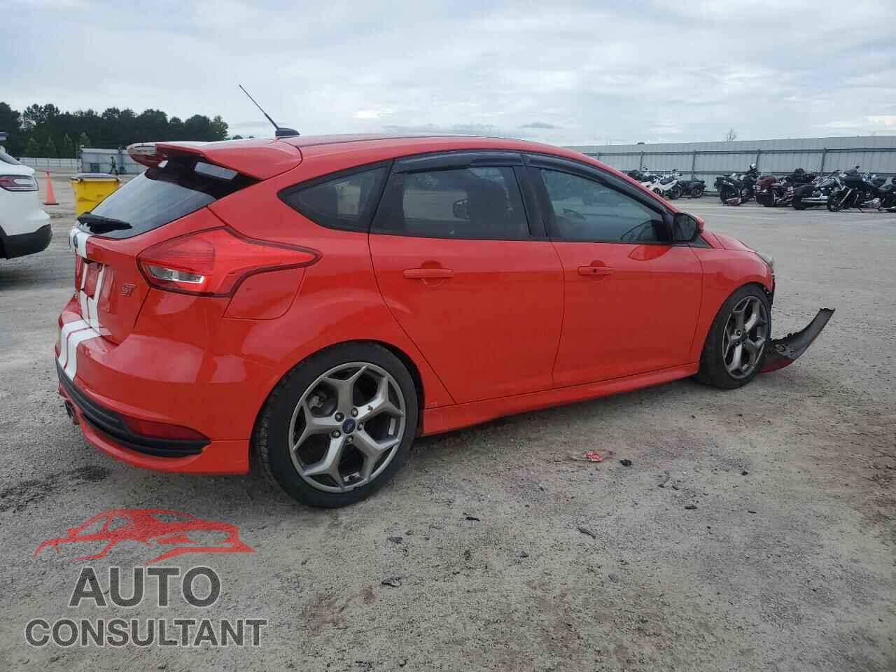 FORD FOCUS 2017 - 1FADP3L90HL228105