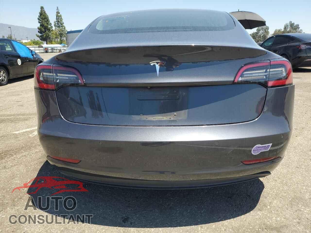 TESLA MODEL 3 2018 - 5YJ3E1EA5JF102077
