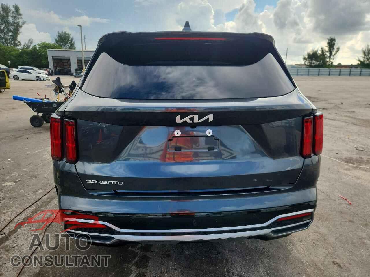 KIA SORENTO 2023 - 5XYRK4LFXPG232103