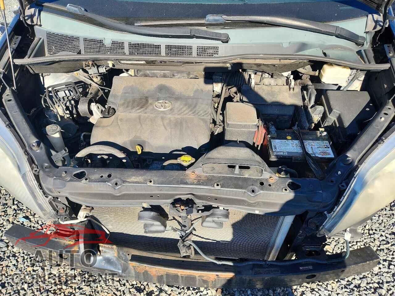 TOYOTA SIENNA 2013 - 5TDZK3DC8DS286576