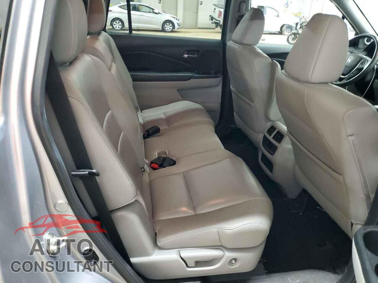 HONDA PILOT 2017 - 5FNYF5H59HB011753
