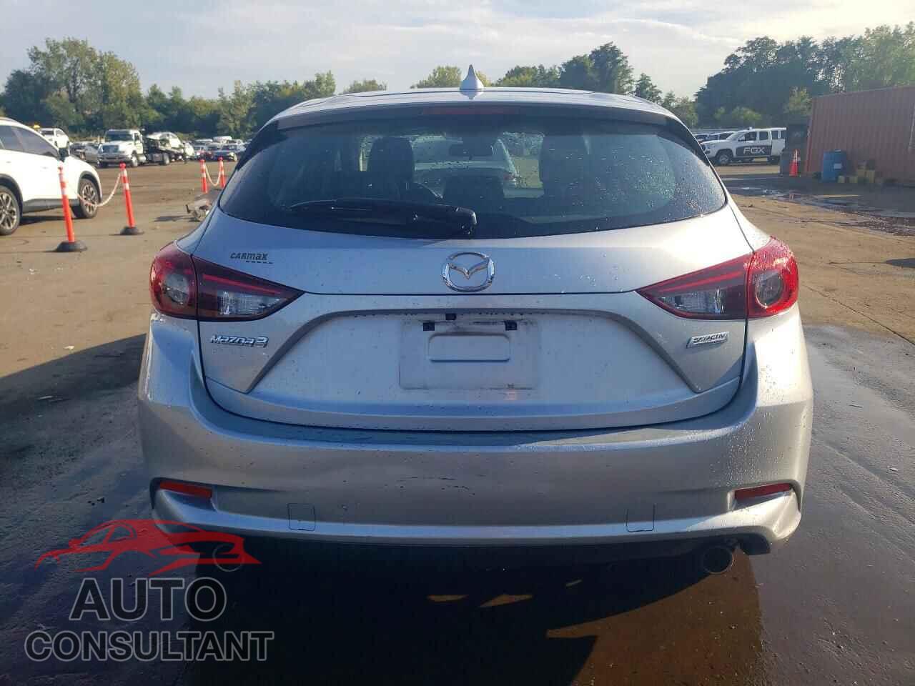 MAZDA 3 2018 - 3MZBN1L33JM218211