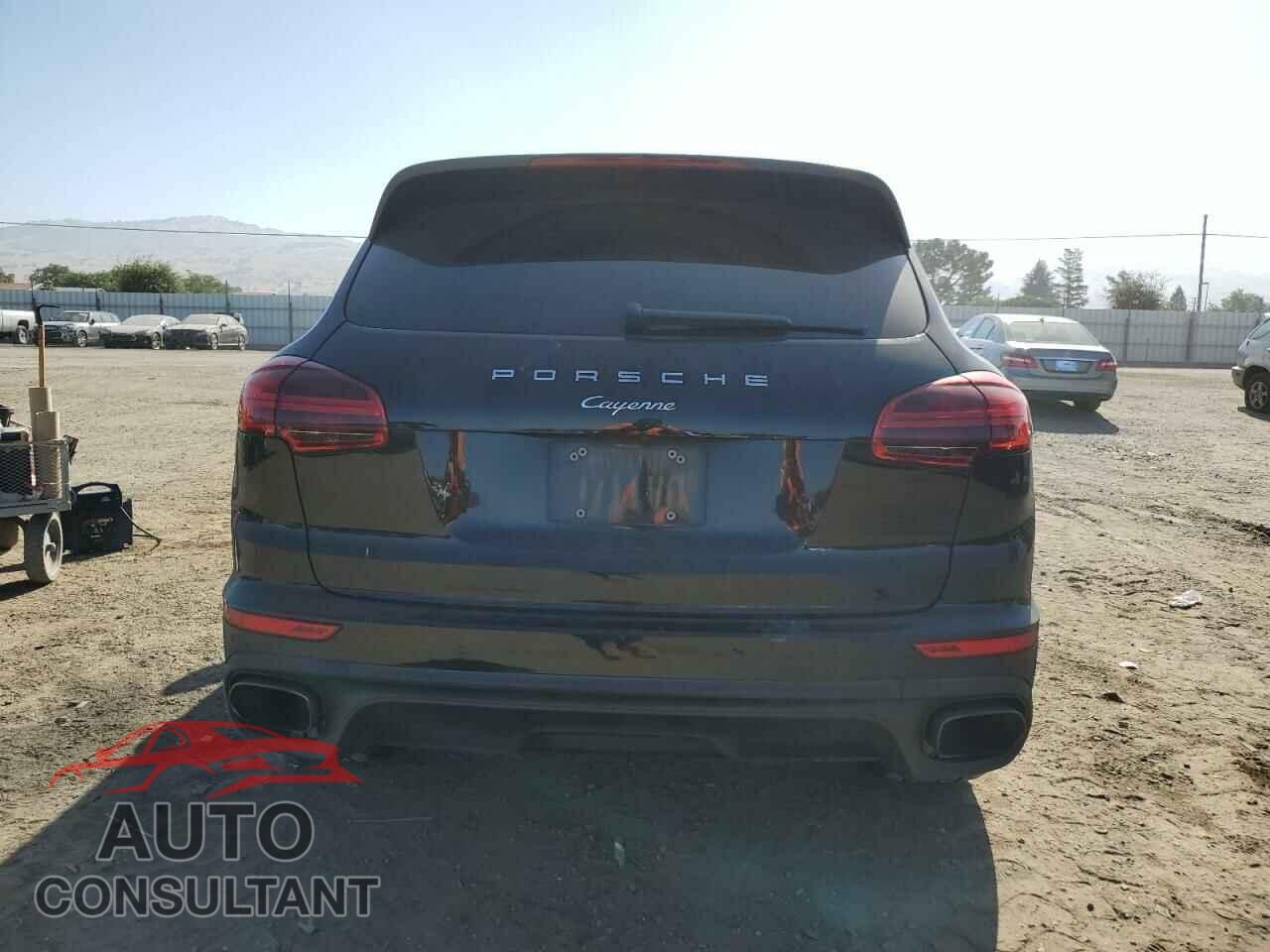 PORSCHE CAYENNE 2017 - WP1AA2A25HKA89656