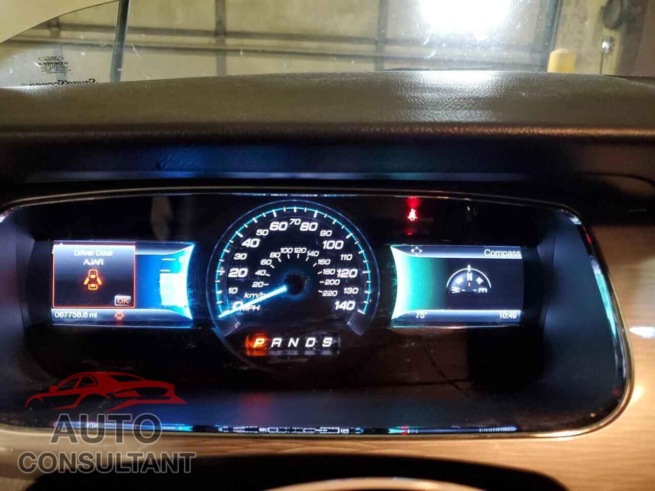 FORD TAURUS 2017 - 1FAHP2E87HG109055