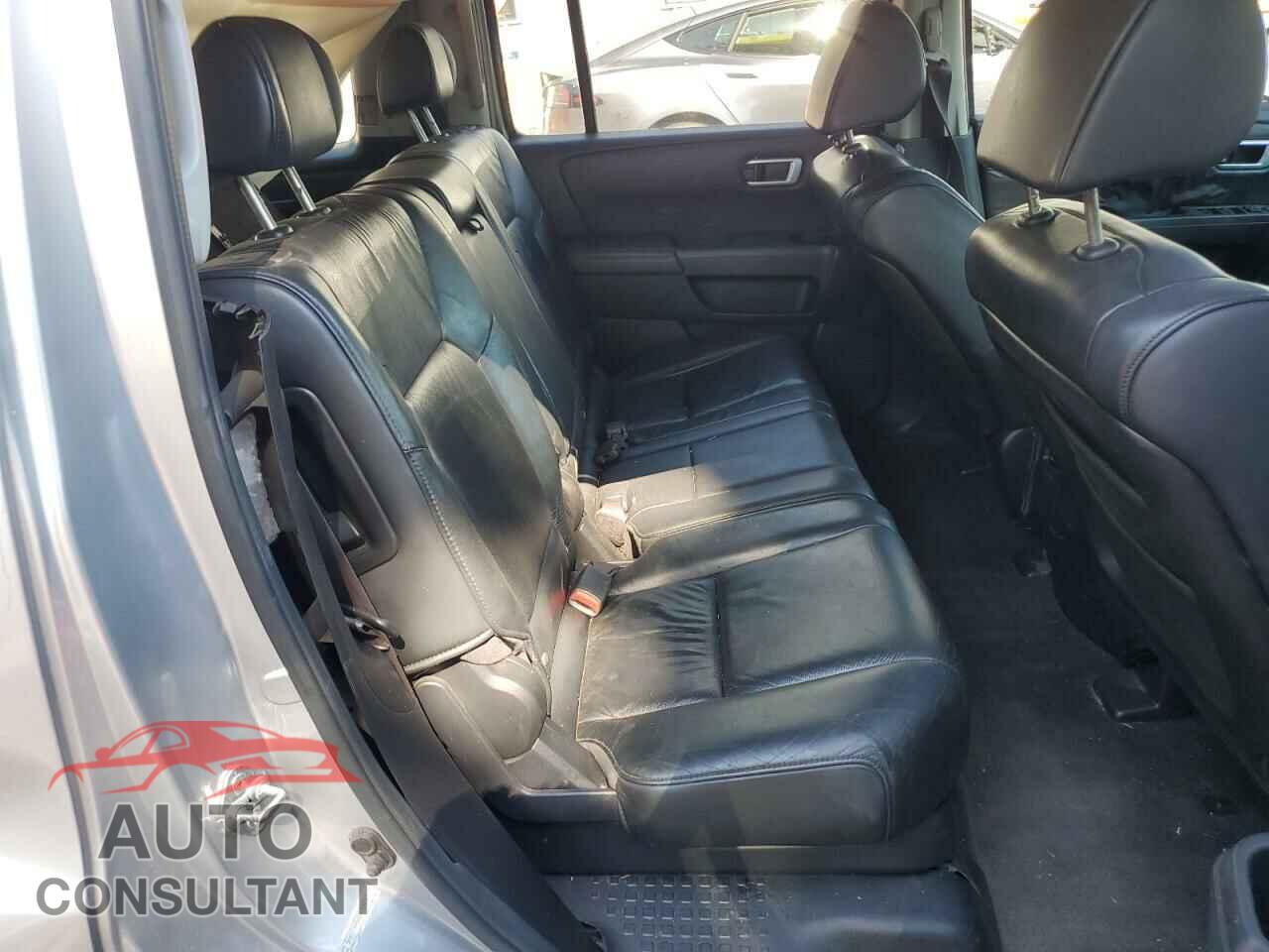 HONDA PILOT 2011 - 5FNYF4H5XBB008247