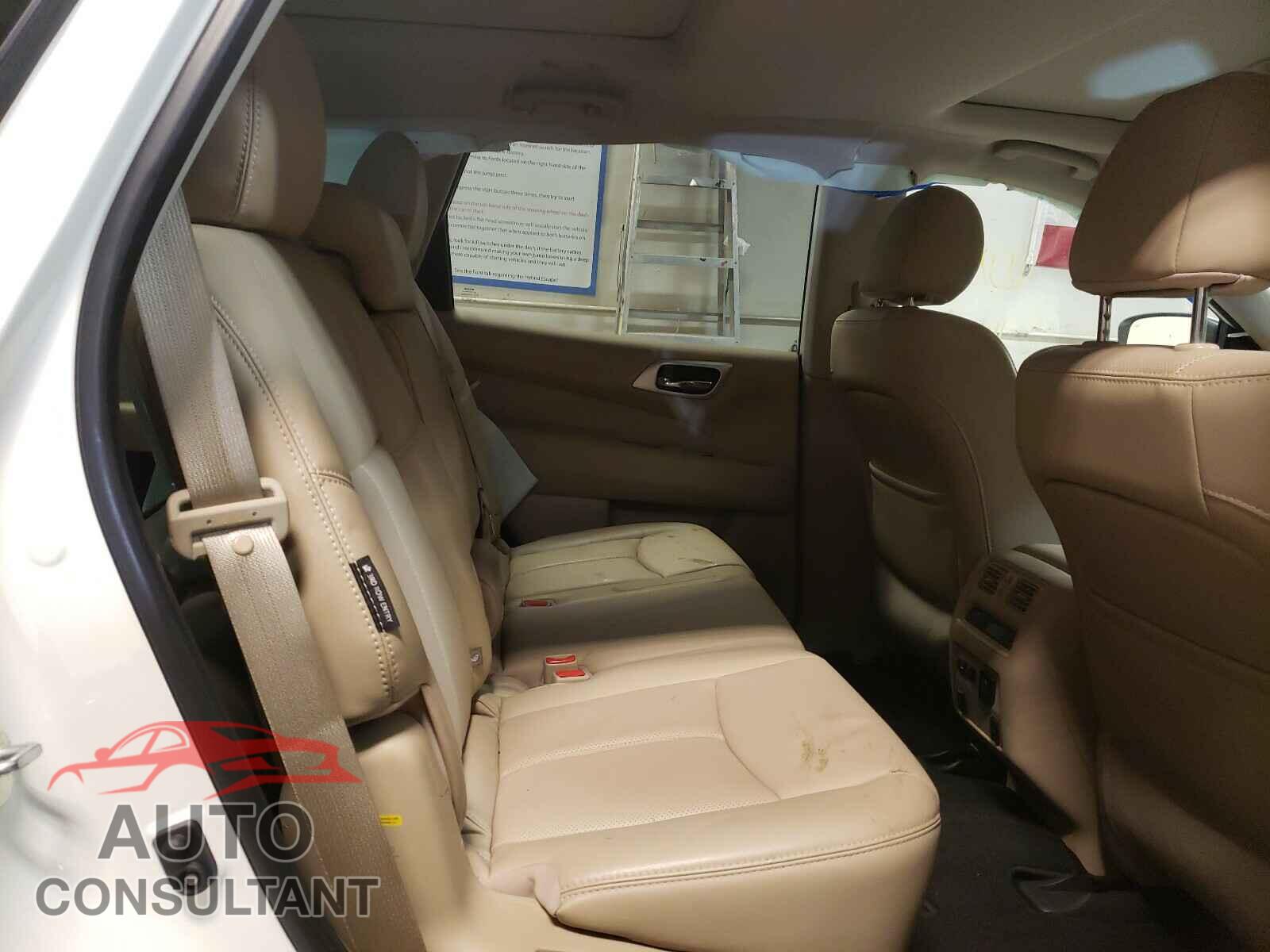 NISSAN PATHFINDER 2019 - 5N1DR2MM5KC643876