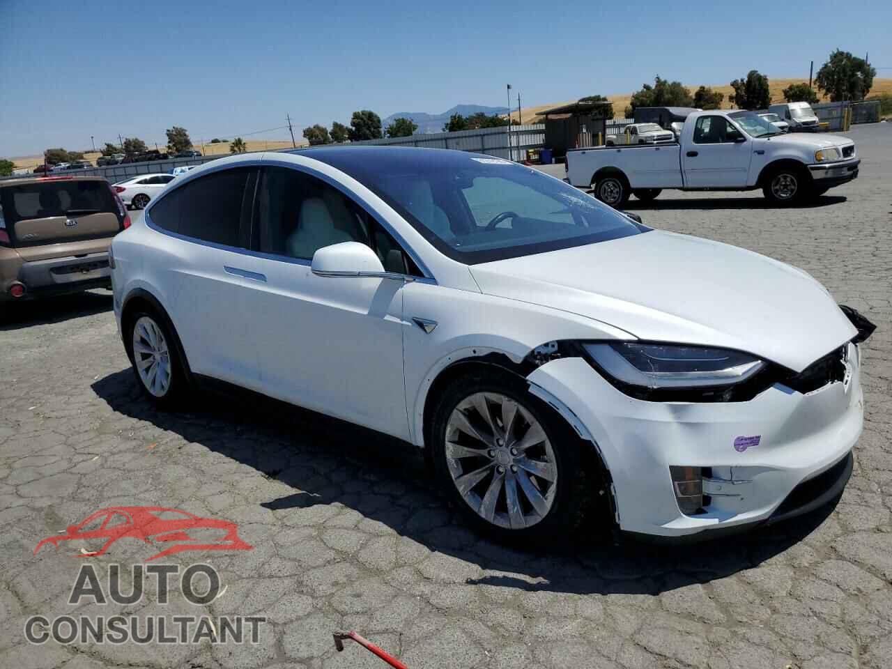 TESLA MODEL X 2018 - 5YJXCBE22JF136595