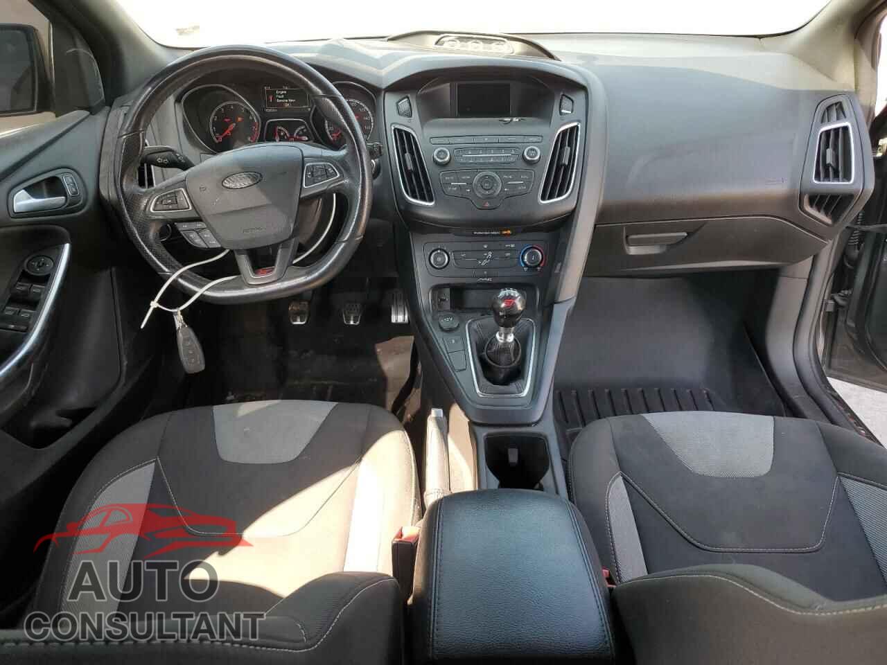 FORD FOCUS 2018 - 1FADP3L94JL282335