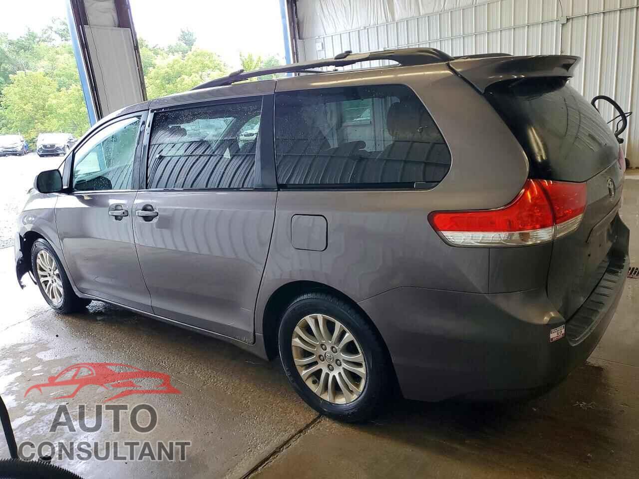 TOYOTA SIENNA 2011 - 5TDYK3DC0BS111196