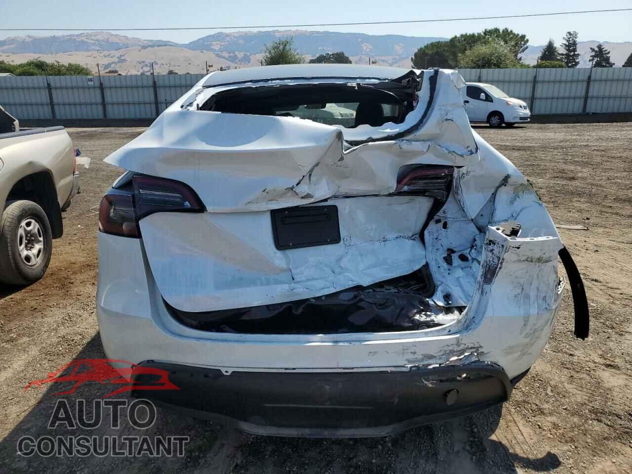 TESLA MODEL Y 2023 - 7SAYGDEE7PF687356