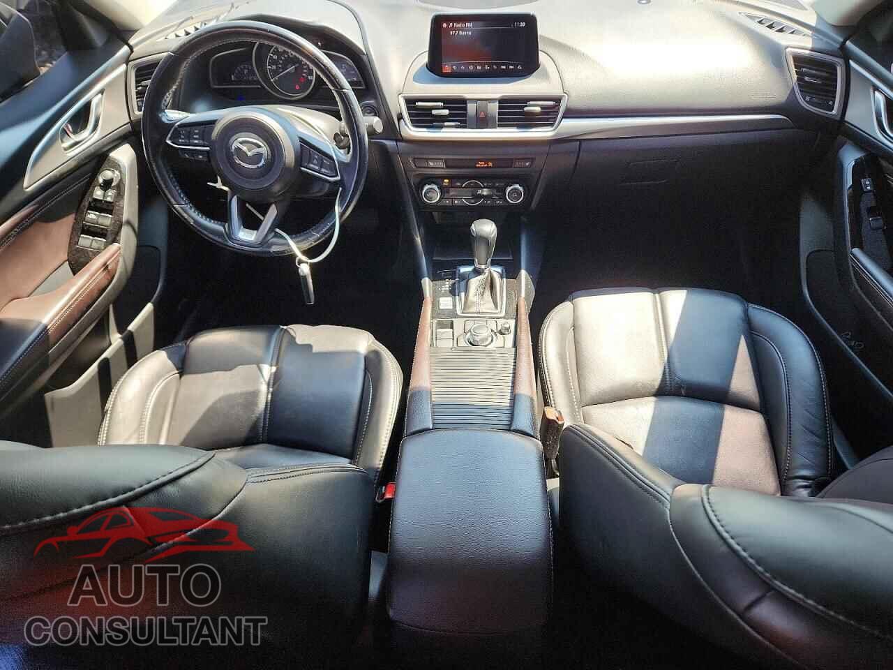 MAZDA 3 2018 - 3MZBN1L31JM252146