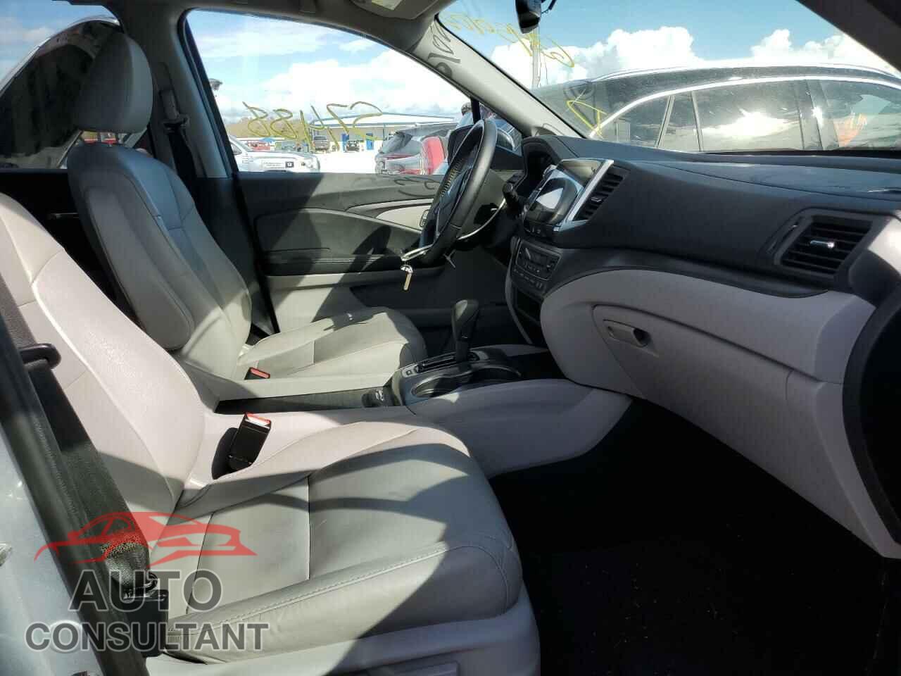 HONDA PILOT 2017 - 5FNYF5H58HB037731
