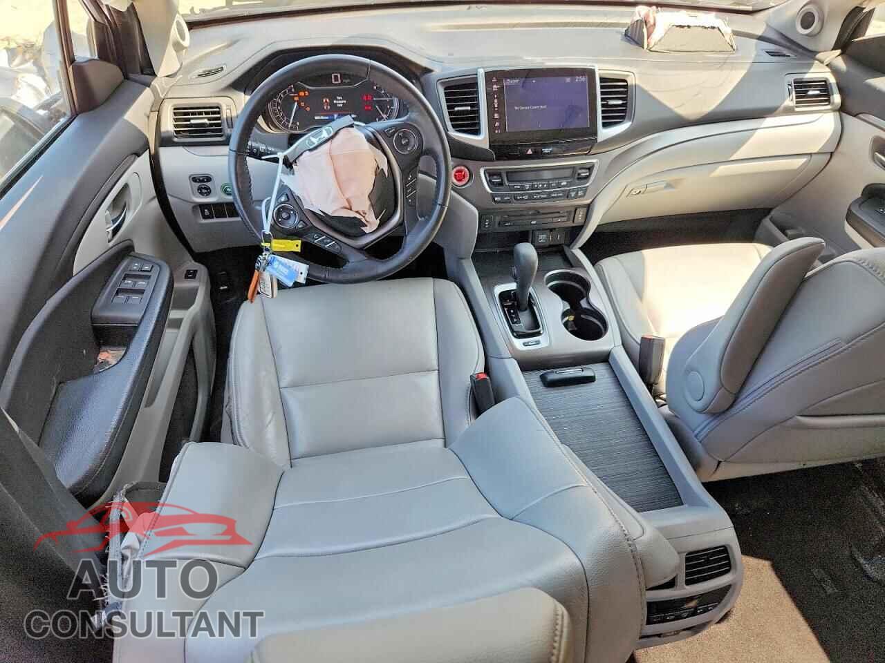 HONDA PILOT 2017 - 5FNYF6H88HB050608