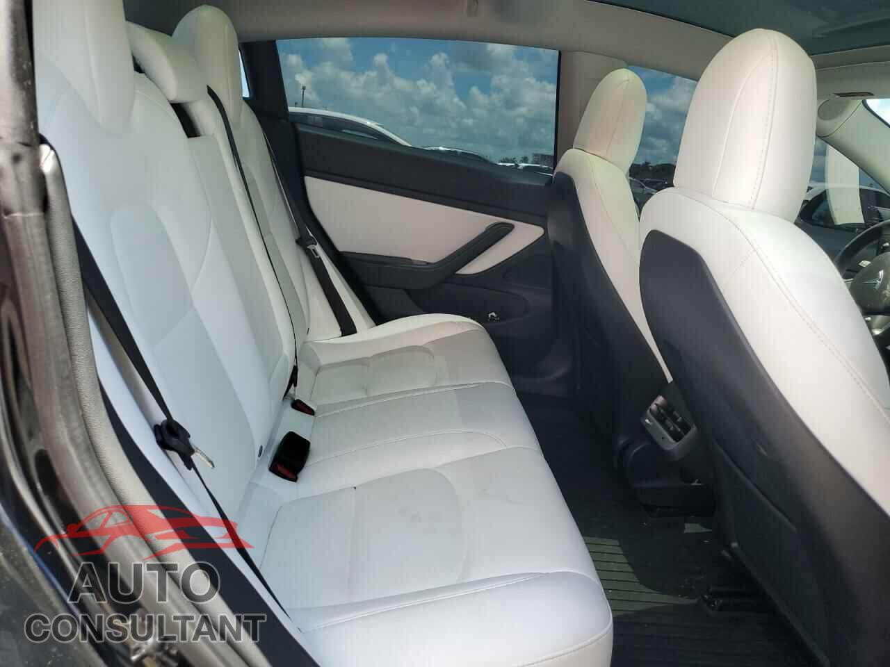 TESLA MODEL 3 2020 - 5YJ3E1EC6LF624527