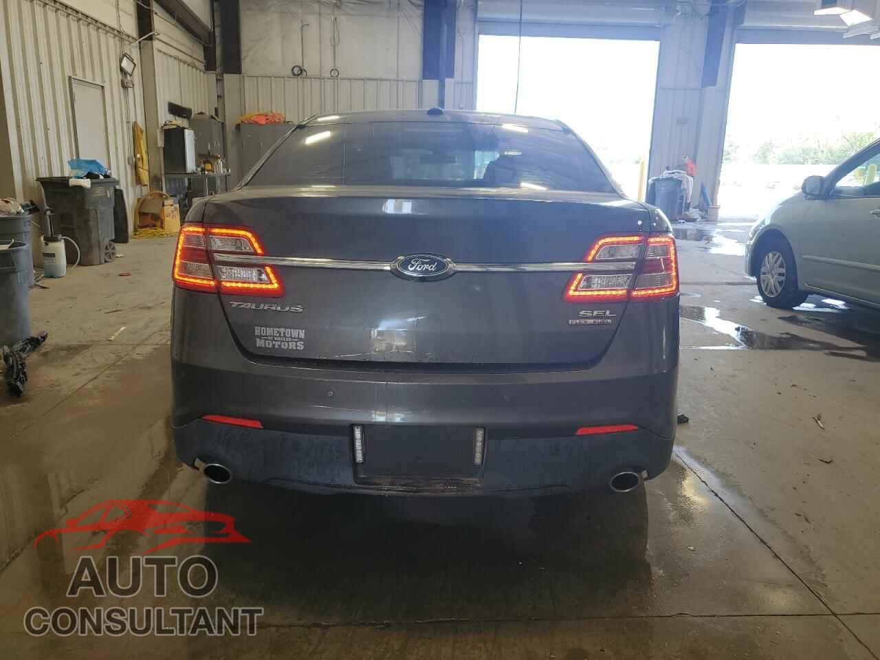 FORD TAURUS 2017 - 1FAHP2E85HG103576