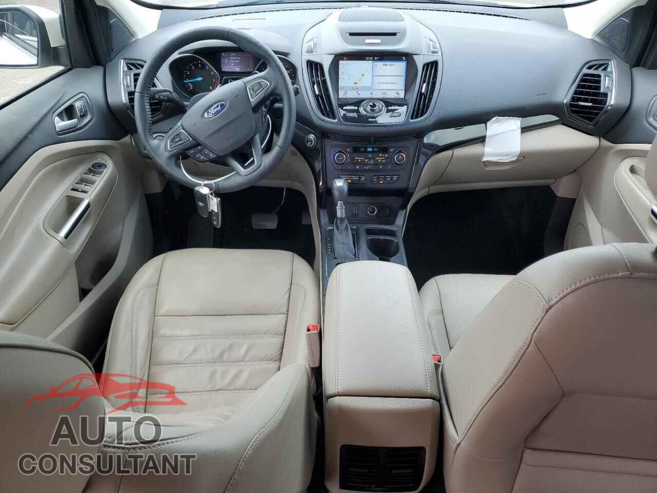 FORD ESCAPE 2017 - 1FMCU0J93HUB35570