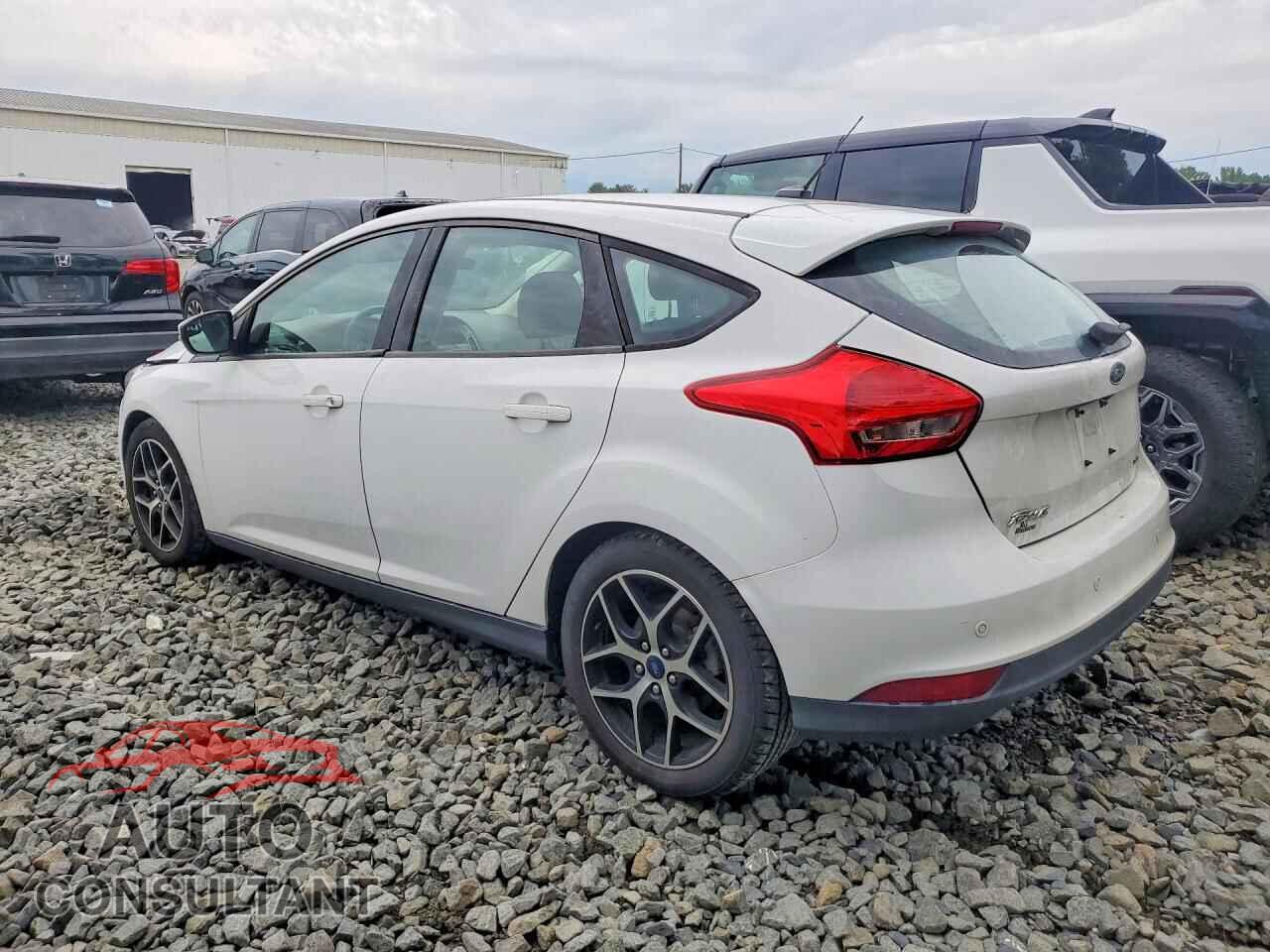 FORD FOCUS 2017 - 1FADP3M28HL330477