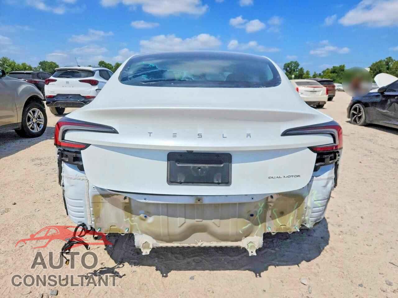 TESLA MODEL 3 2024 - 5YJ3E1EB9RF818761