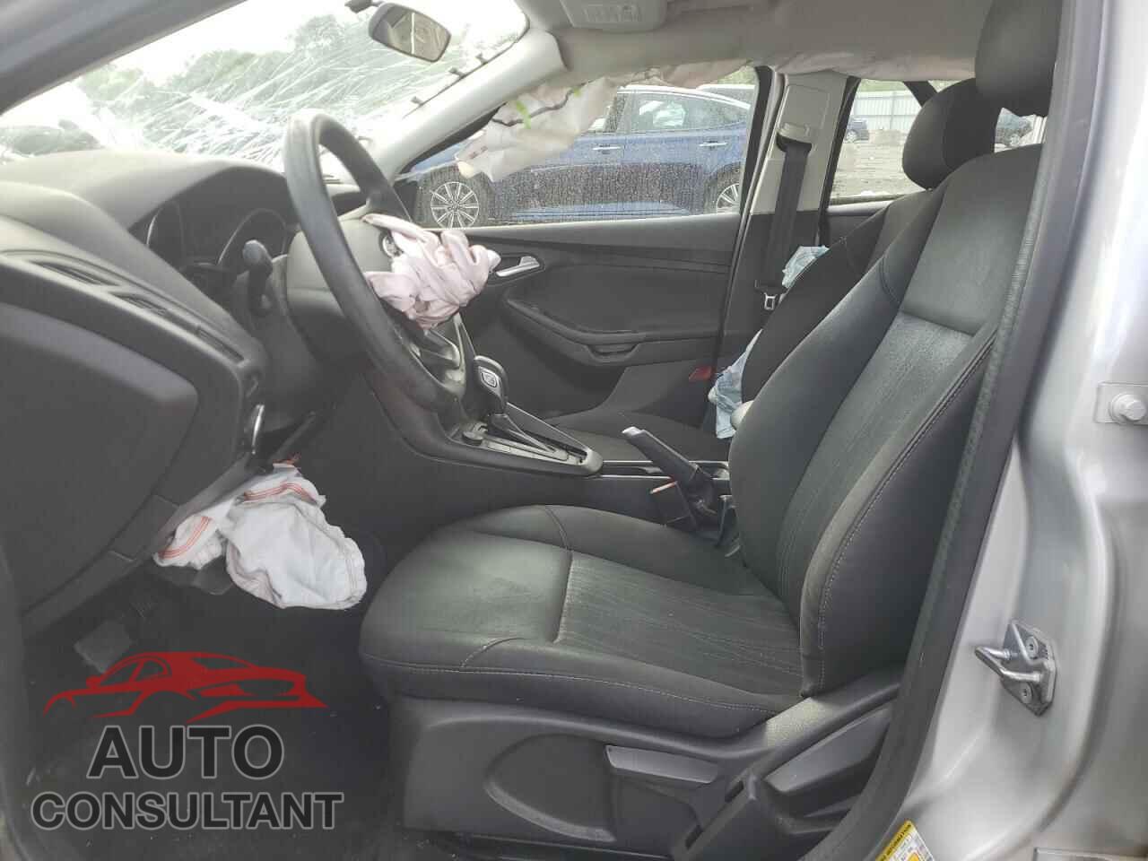 FORD FOCUS 2018 - 1FADP3FE0JL257456