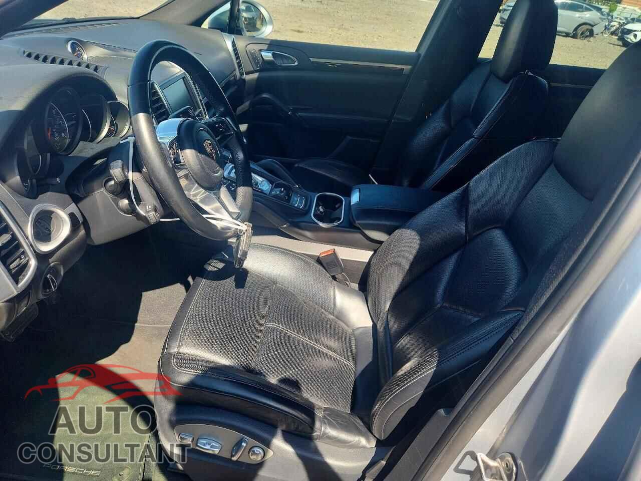 PORSCHE CAYENNE 2016 - WP1AA2A24GLA03956