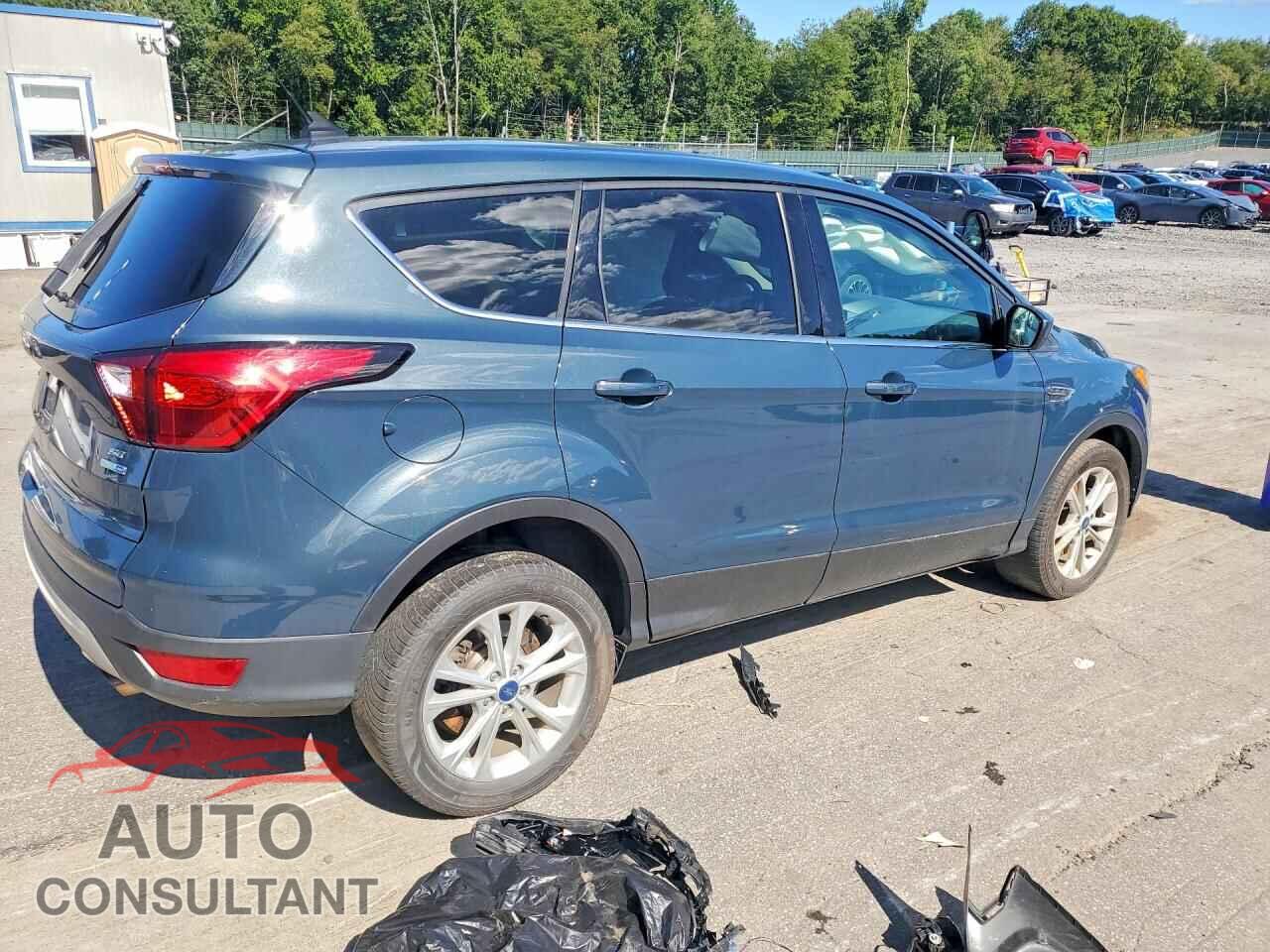FORD ESCAPE 2019 - 1FMCU9GD3KUB19392