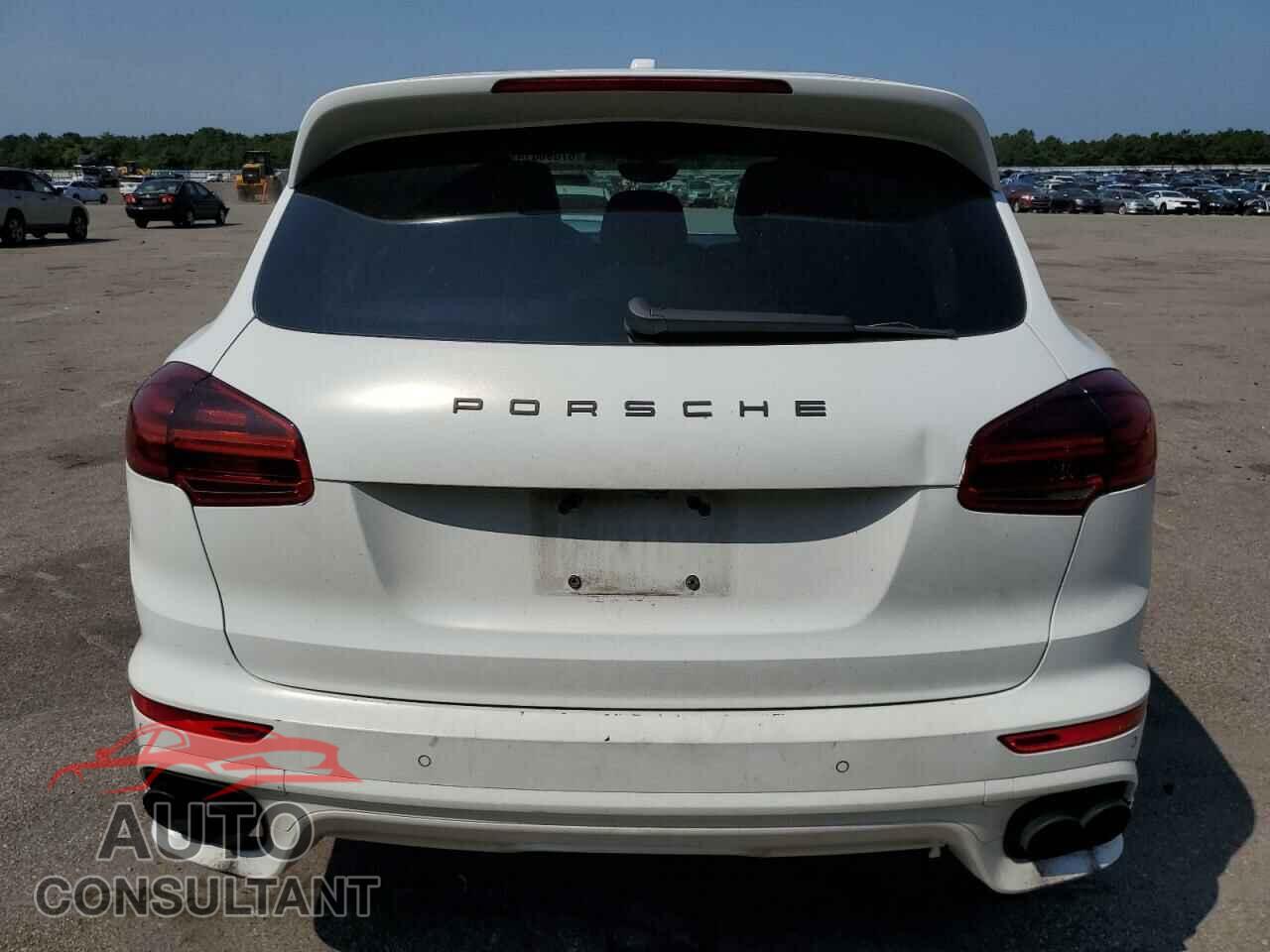 PORSCHE CAYENNE 2016 - WP1AC2A25GLA89207