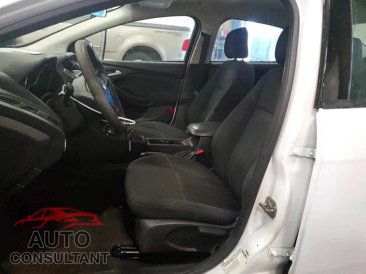 FORD FOCUS 2016 - 1FADP3F22GL255321