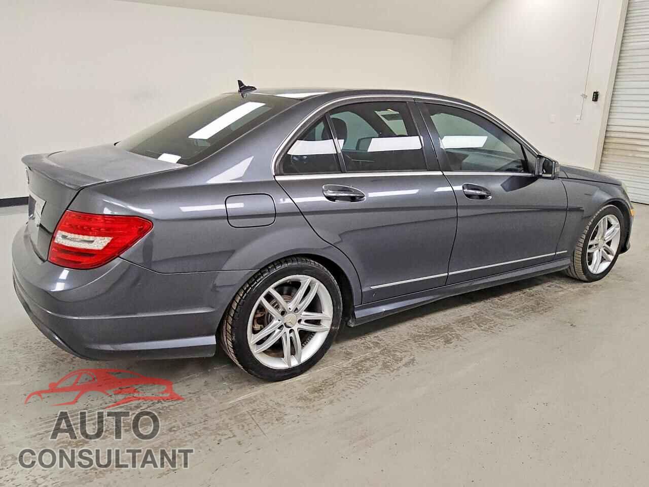 MERCEDES-BENZ C-CLASS 2013 - WDDGF4HB6DA810913