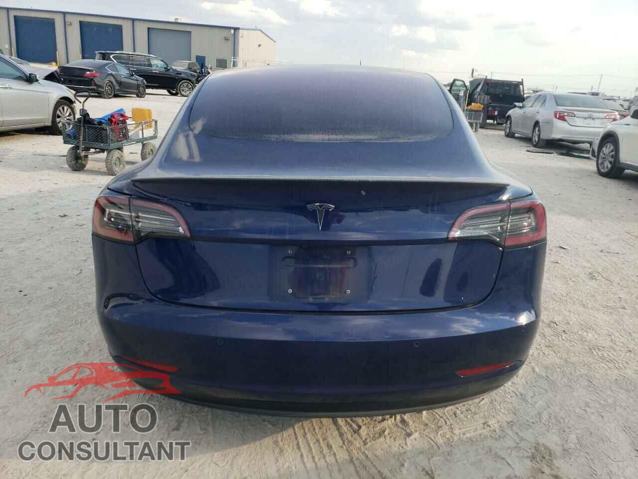 TESLA MODEL 3 2018 - 5YJ3E1EA0JF052172