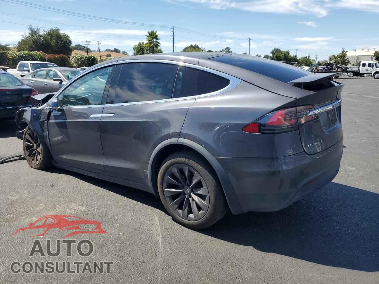 TESLA MODEL X 2018 - 5YJXCBE21JF136877