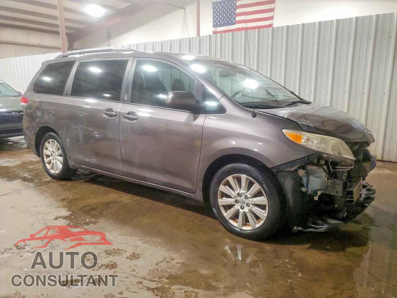 TOYOTA SIENNA 2013 - 5TDJK3DC8DS069719